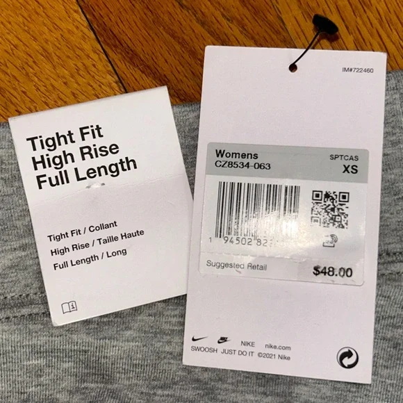 NWT women’s Nike logo  leggings - Picture 2 of 2